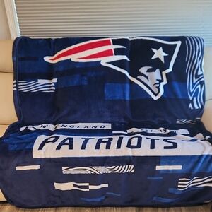 EUC Northwest New England Patriots Lg. Blanket 81" X 66"
